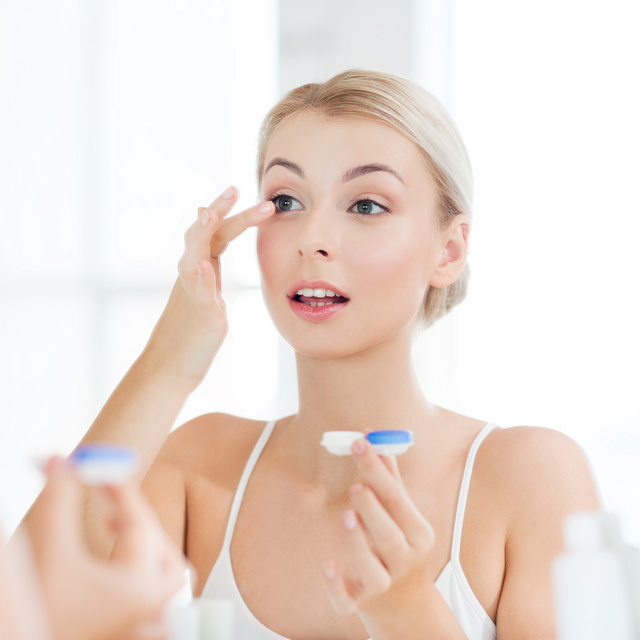 woman putting in contact